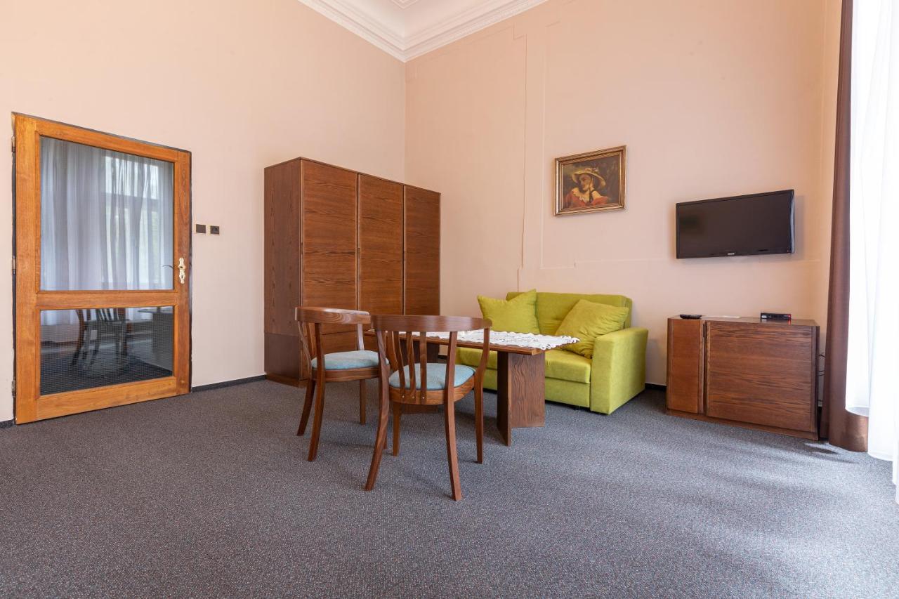 Hotel Slovan Plzeň Extérieur photo
